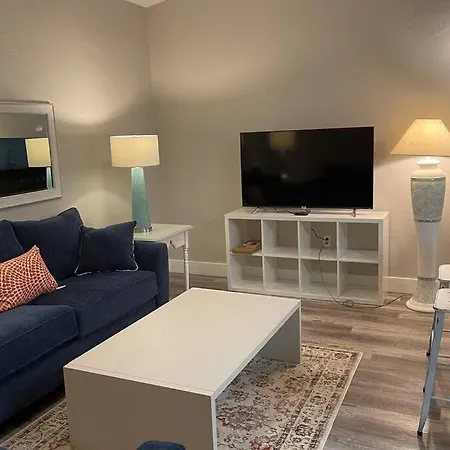 Siesta Key Village-Suite #4: A Block To The Beach!
